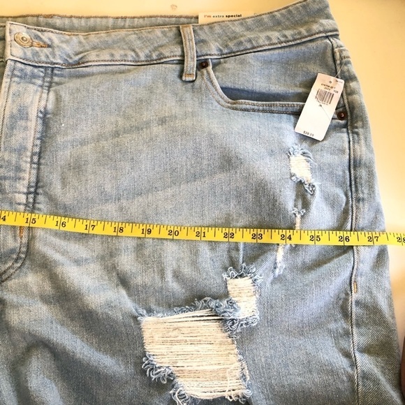 Old Navy High-Waisted Button-Fly O.G. Ripped Cuffed 5”inseam Jean Shorts Size 26 - Picture 6 of 11